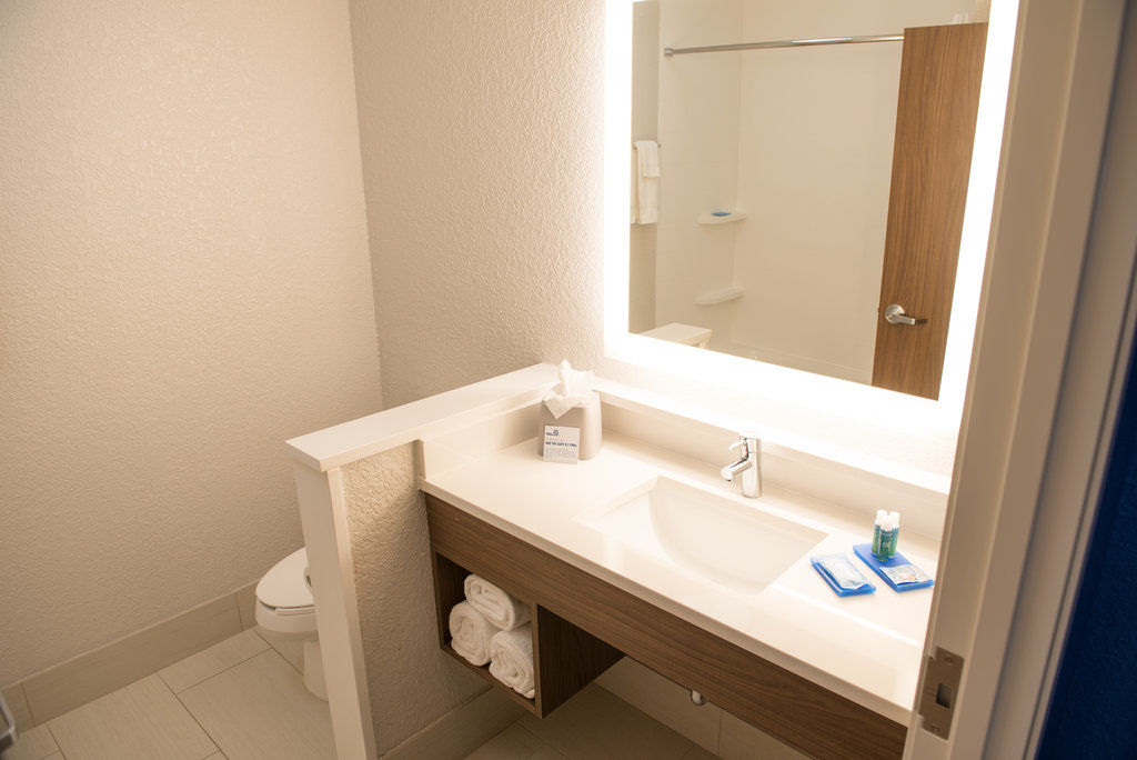 Holiday Inn Express & Suites - Merrillville By Ihg Buitenkant foto